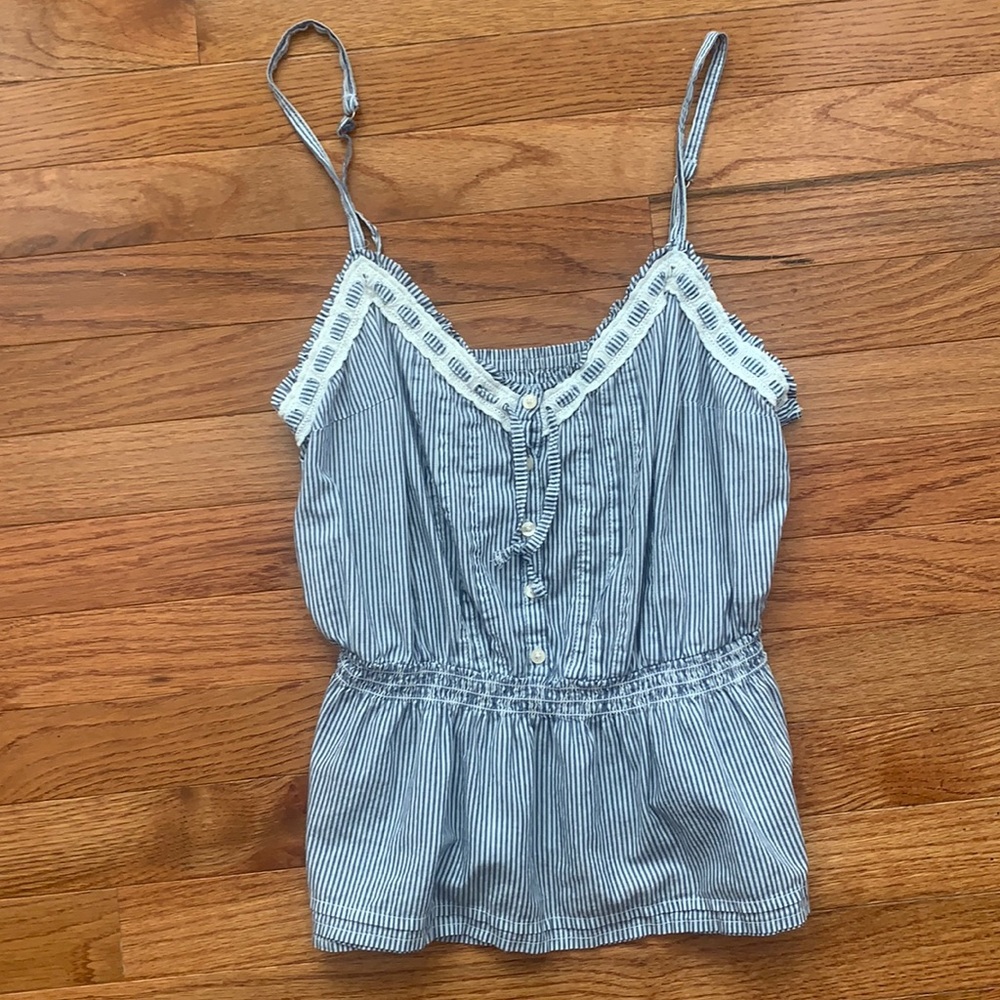Cute medium Hollister shirt